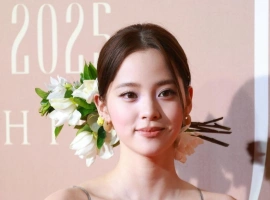 欧阳娜娜亮相2025中国时尚产业盛典红毯活动-蓬勃资源分享网
